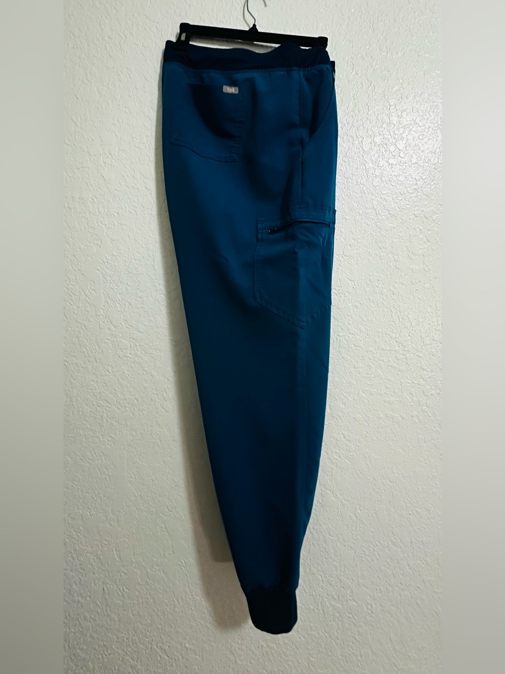FIGS Technical Collection Zamora Jogger. Color Teal